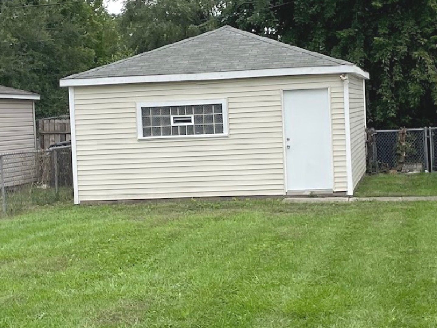 7637 S Ada Street Property Photo 23