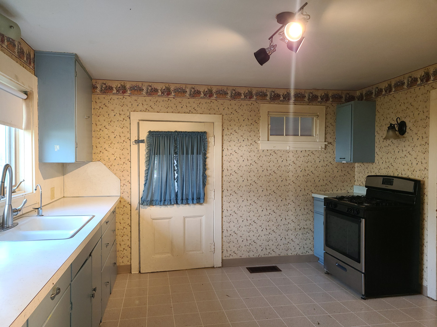 104 S 1st Avenue Property Photo 7