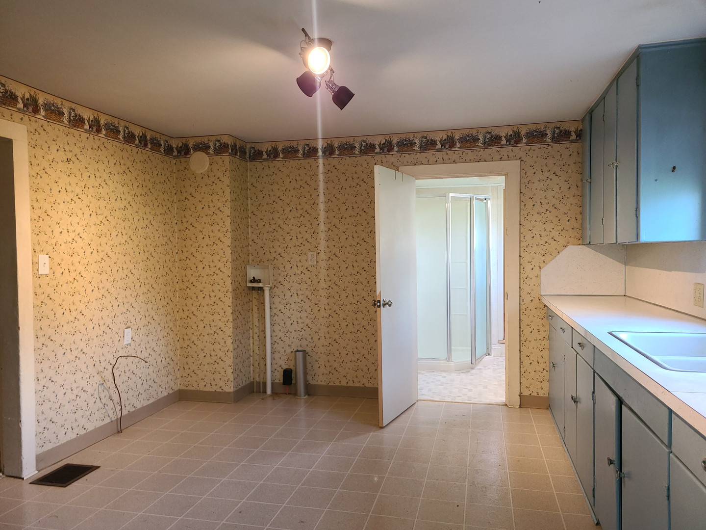 104 S 1st Avenue Property Photo 8