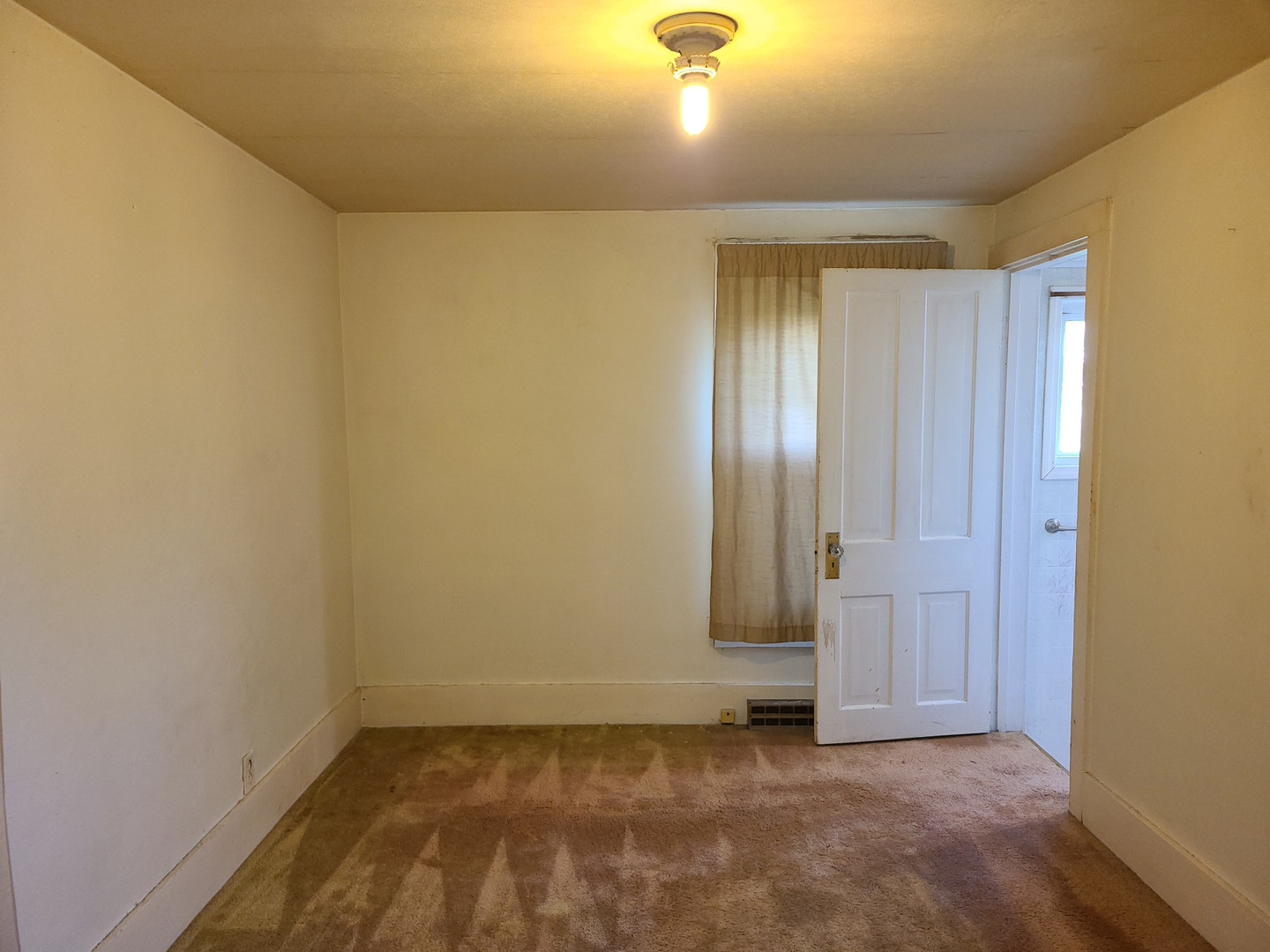 104 S 1st Avenue Property Photo 12