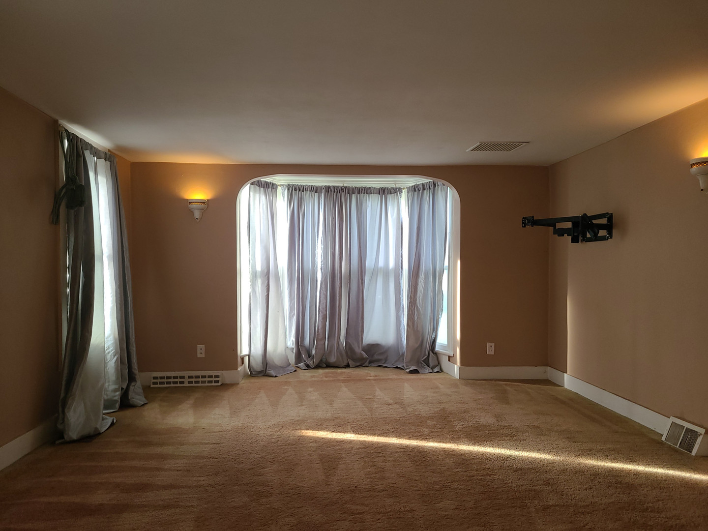 104 S 1st Avenue Property Photo 16