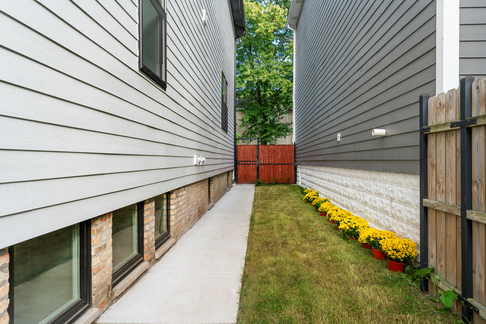 2332 N Maplewood Avenue Property Photo 31