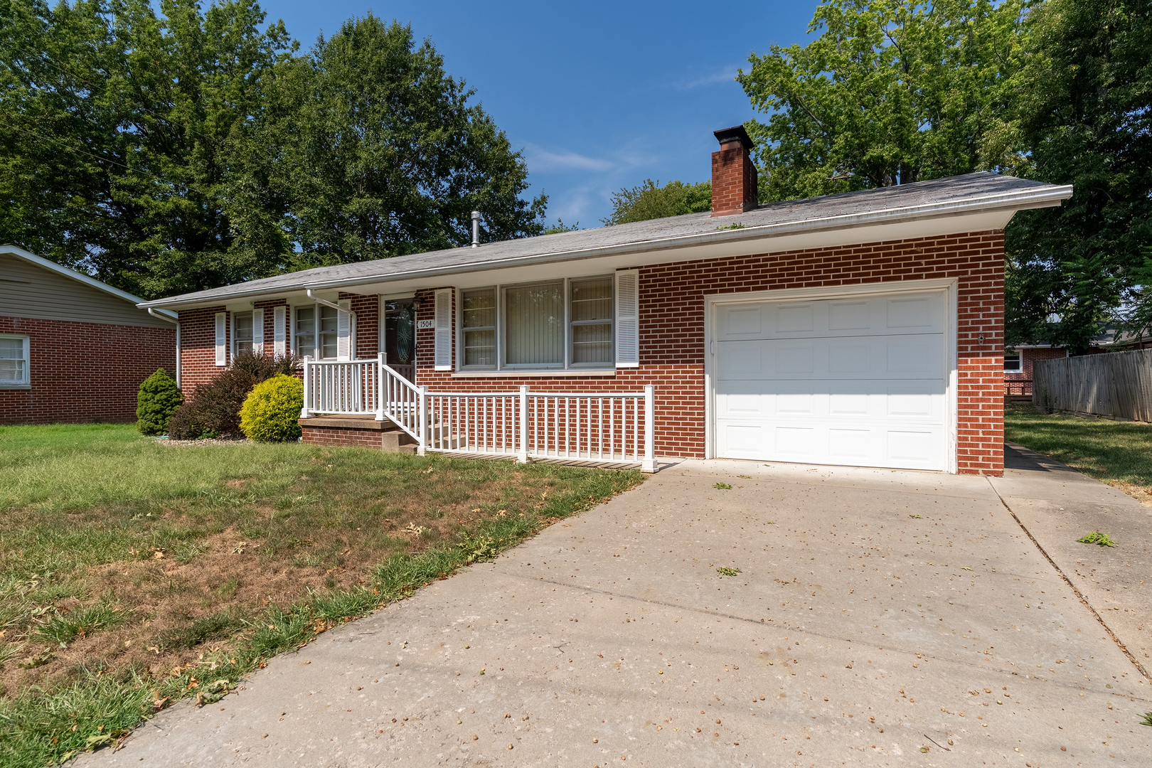 1504 W Walnut Street Property Photo 2