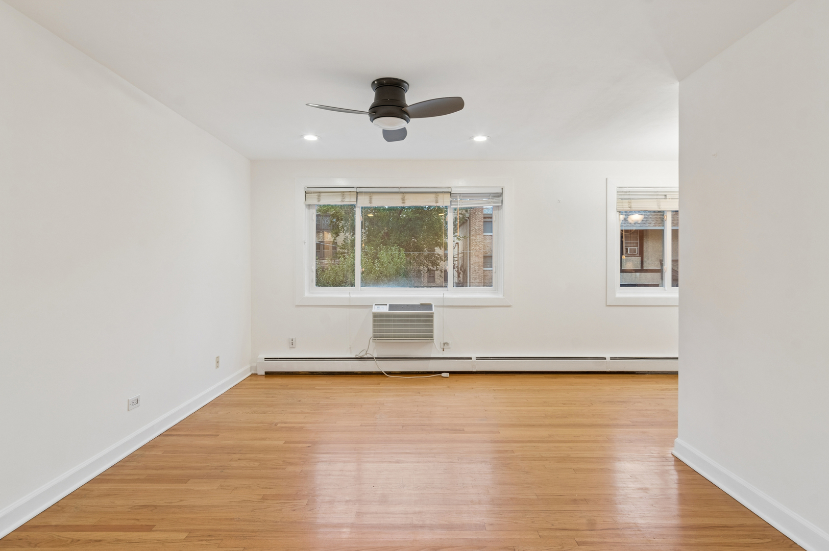 820 Seward Street 2f Property Photo 5