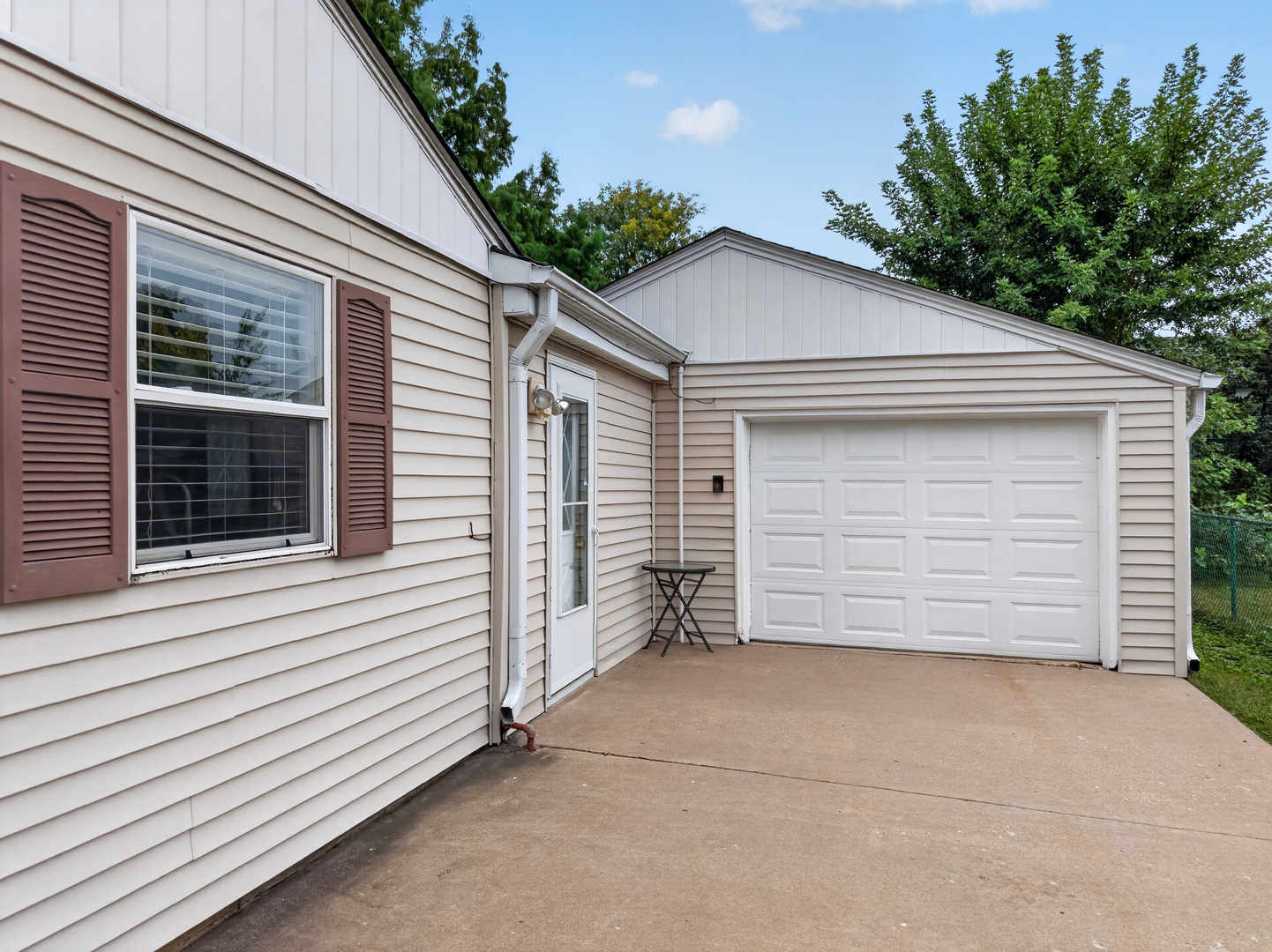 638 Moore Street Property Photo 25