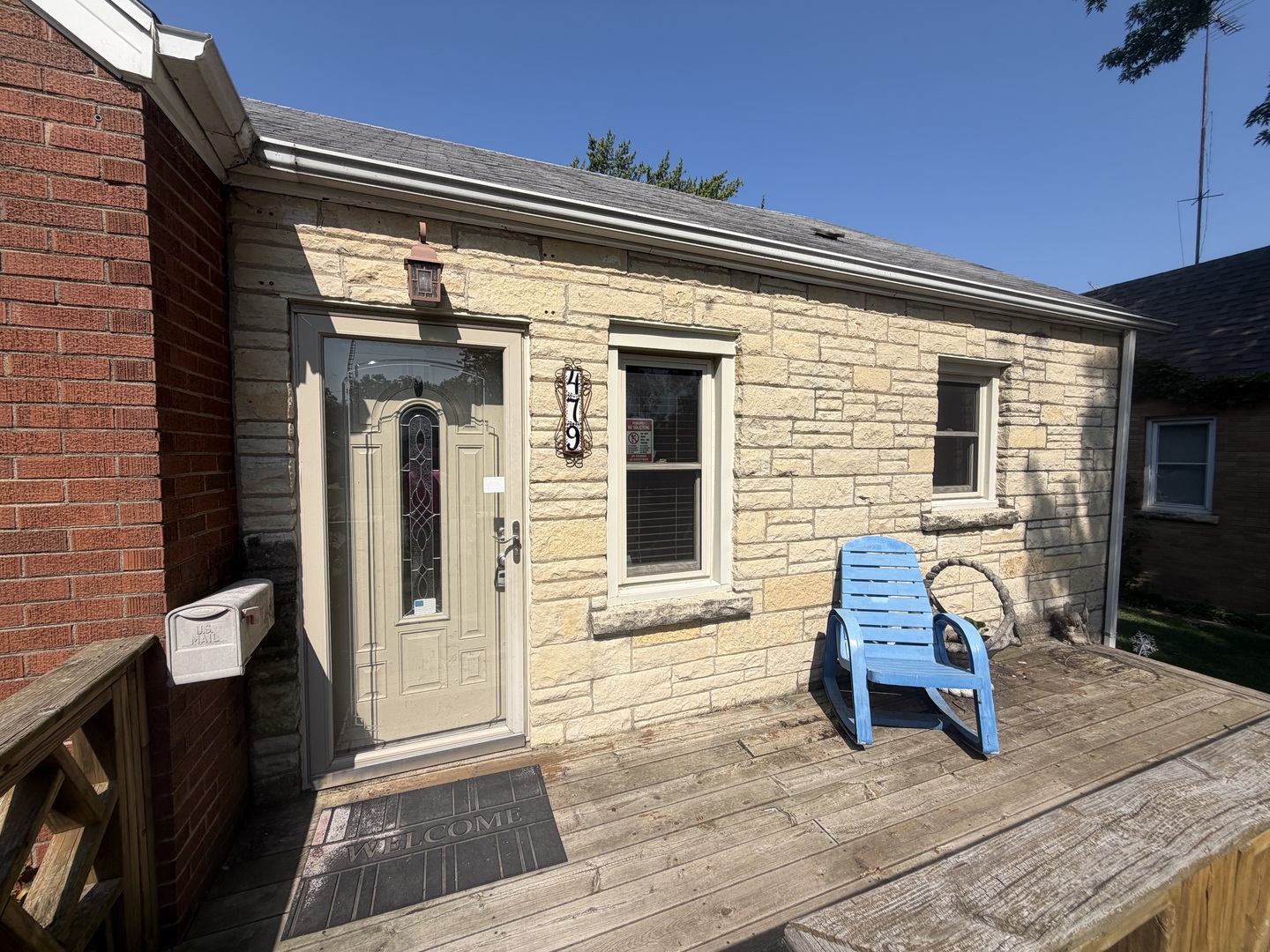 479 S Winfield Avenue Property Photo 3