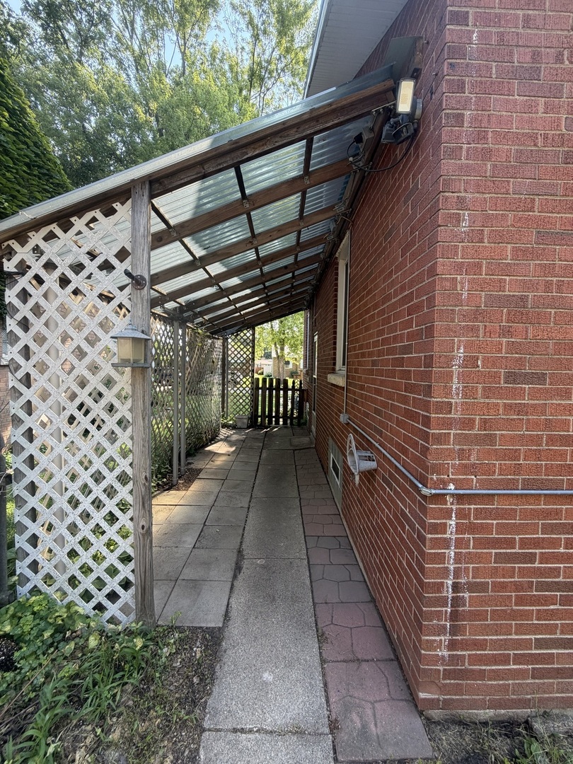 479 S Winfield Avenue Property Photo 25
