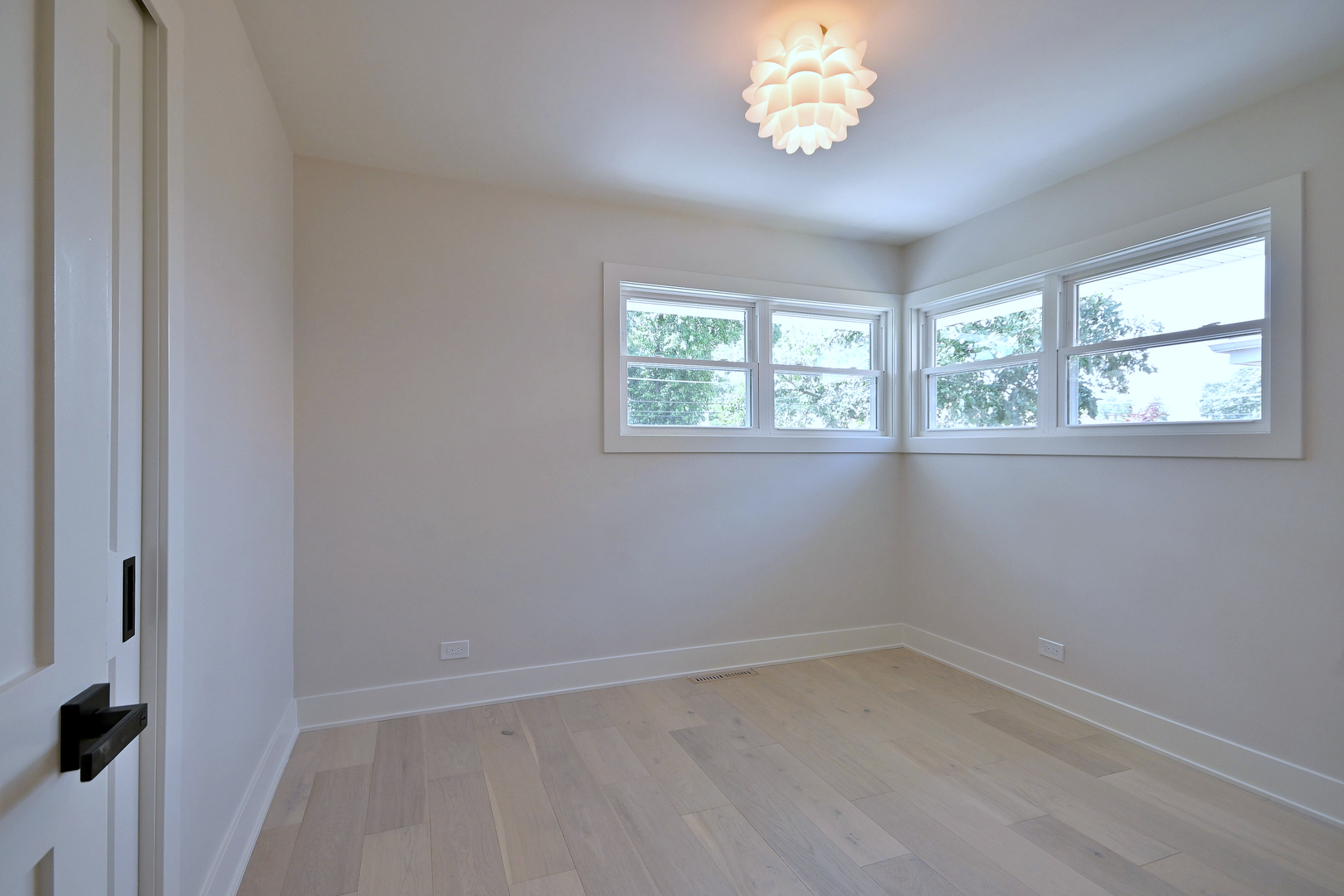 800 S Swain Avenue Property Photo 15