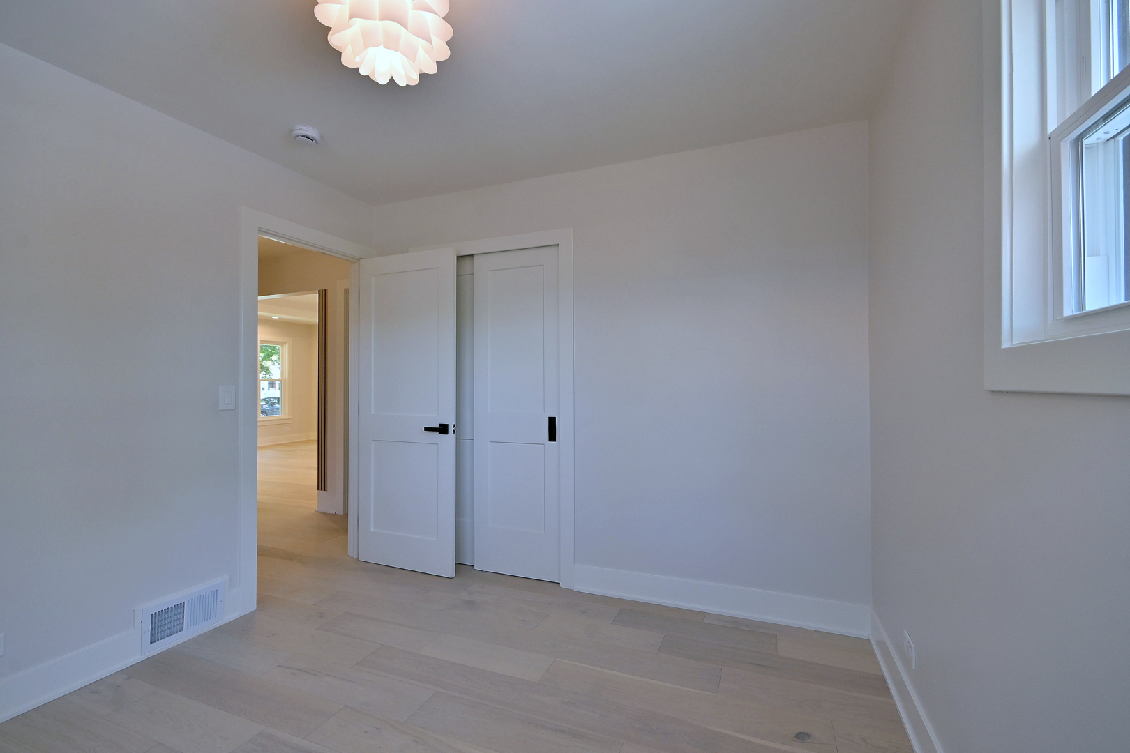 800 S Swain Avenue Property Photo 16