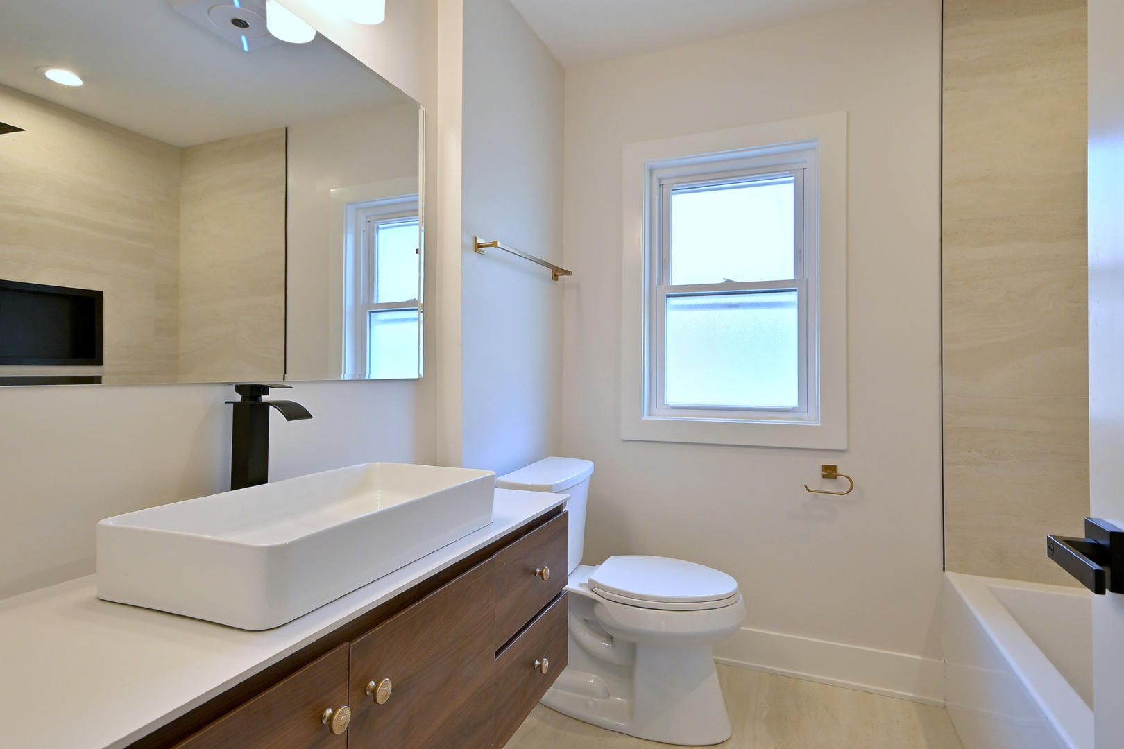 800 S Swain Avenue Property Photo 18
