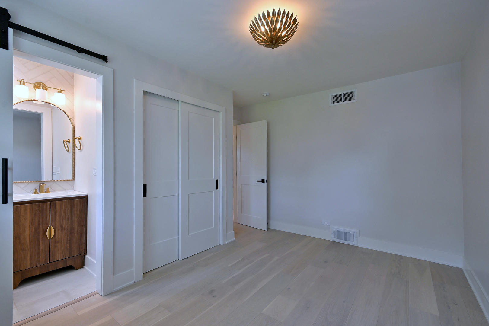 800 S Swain Avenue Property Photo 21