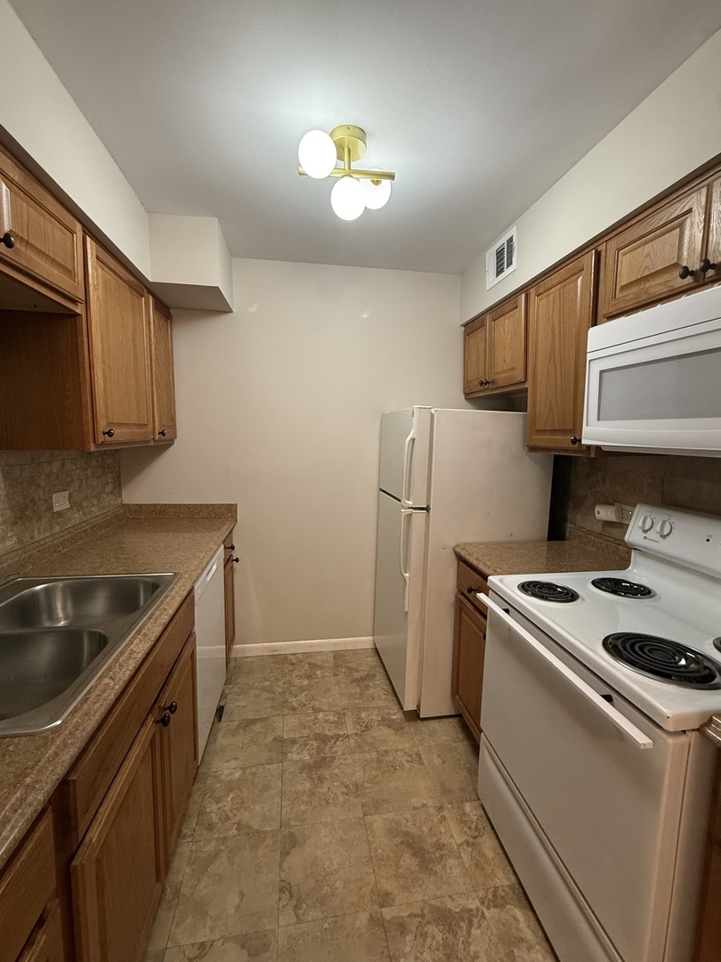 6176 Knoll Lane Court 202 Property Photo 2