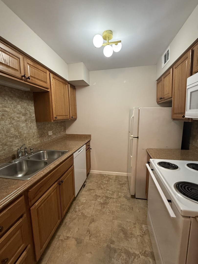 6176 Knoll Lane Court 202 Property Photo 4