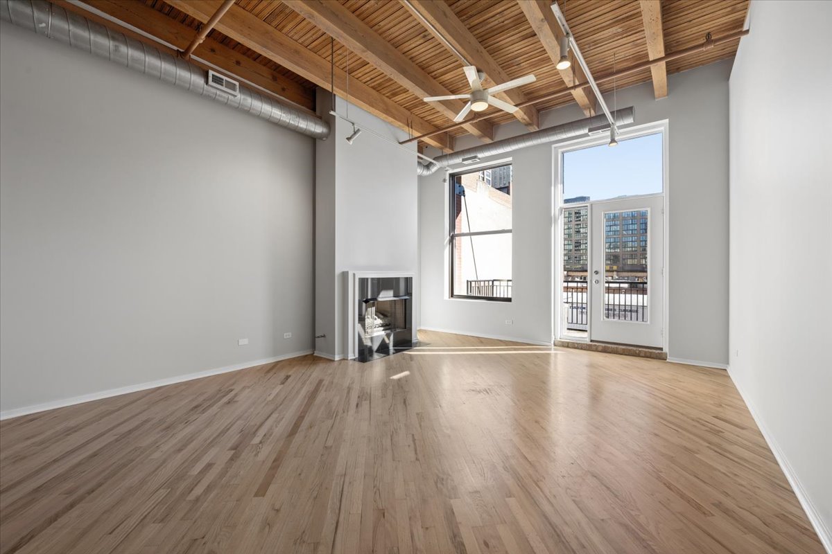616 W Fulton Street 213 Property Photo 2