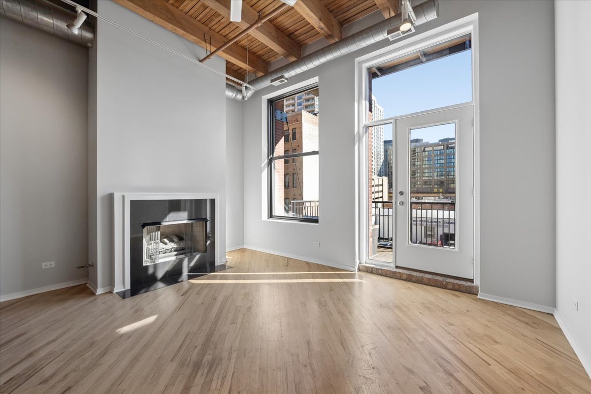 616 W Fulton Street 213 Property Photo 4