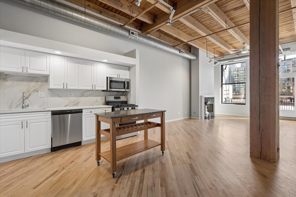 616 W Fulton Street 213 Property Photo 10