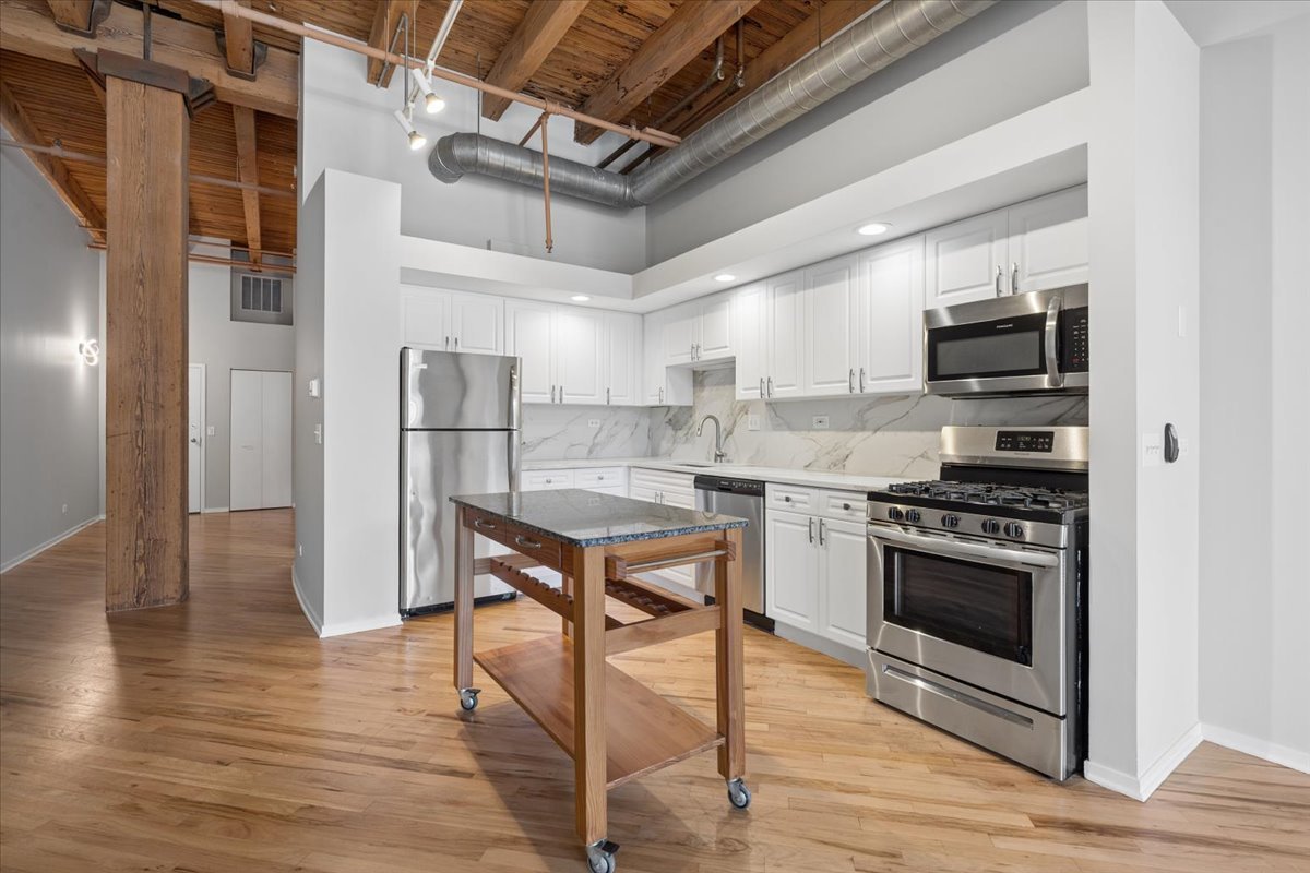 616 W Fulton Street 213 Property Photo 12