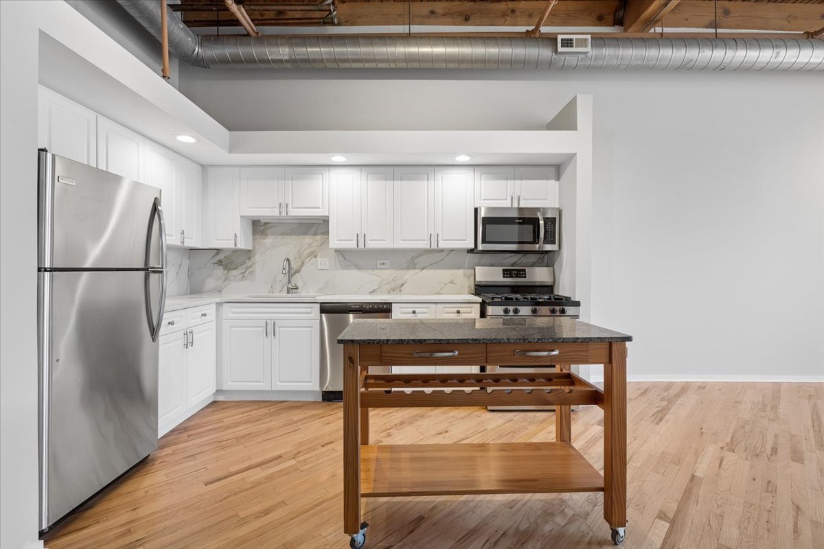 616 W Fulton Street 213 Property Photo 13