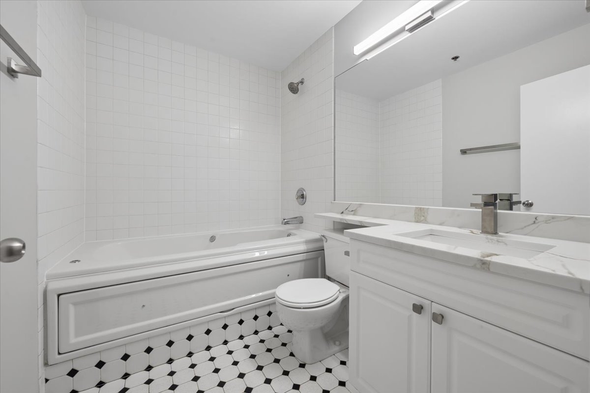 616 W Fulton Street 213 Property Photo 17