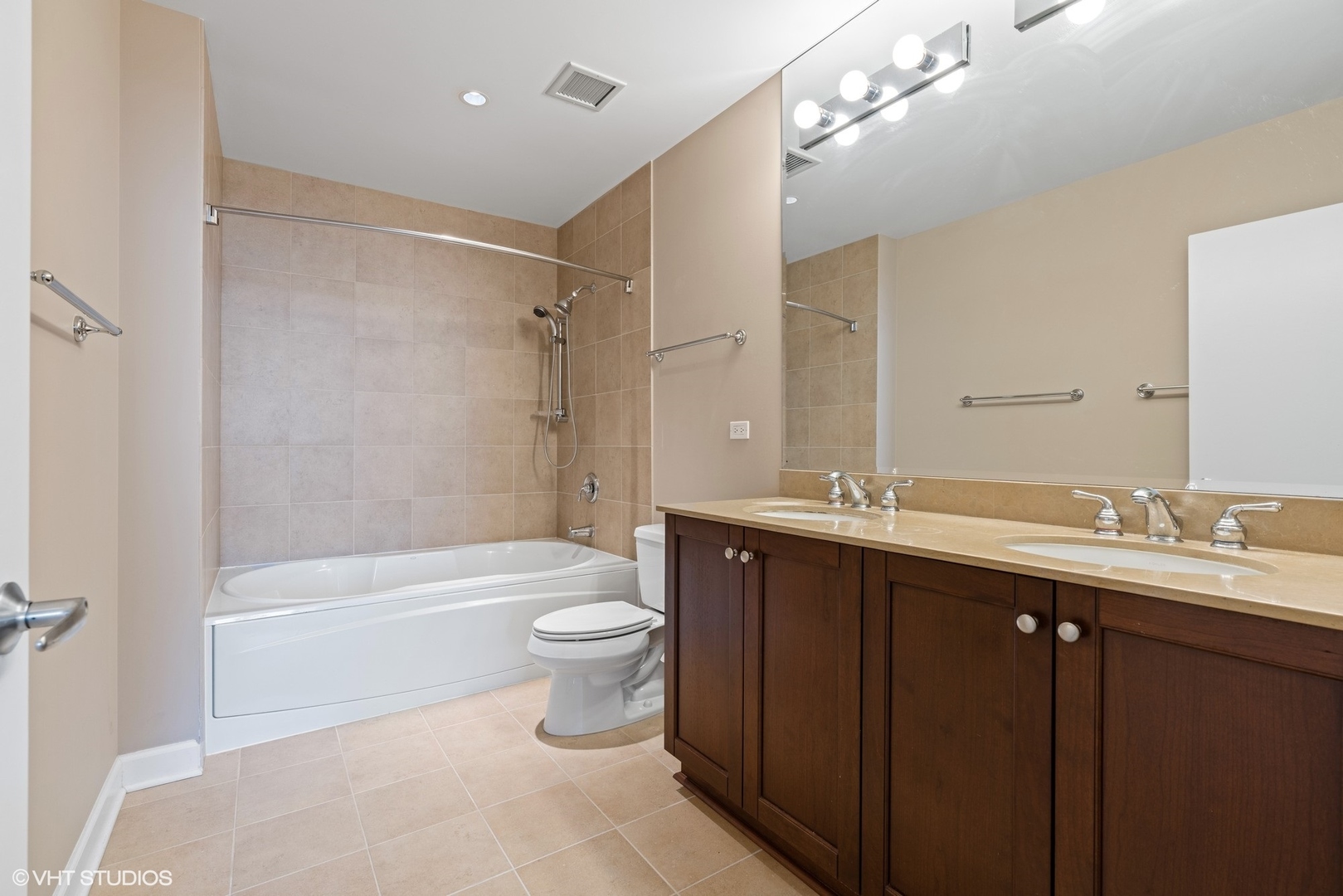1201 S Prairie Avenue 2604 Property Photo 13