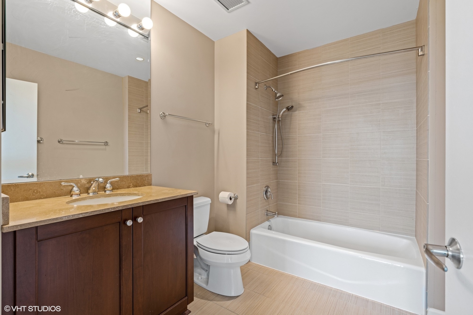 1201 S Prairie Avenue 2604 Property Photo 16