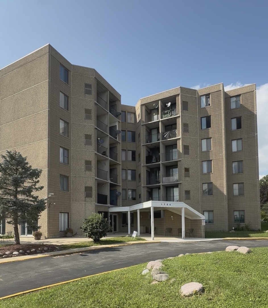 1750 N Marywood Avenue 314 Property Photo 1