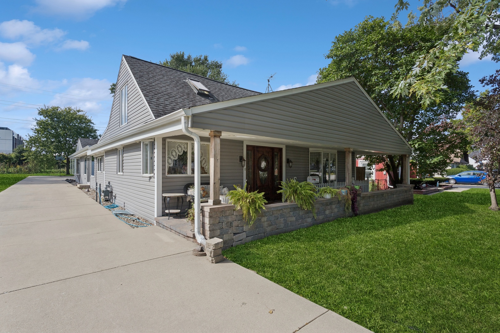 3124 Rhodes Avenue Property Photo 3