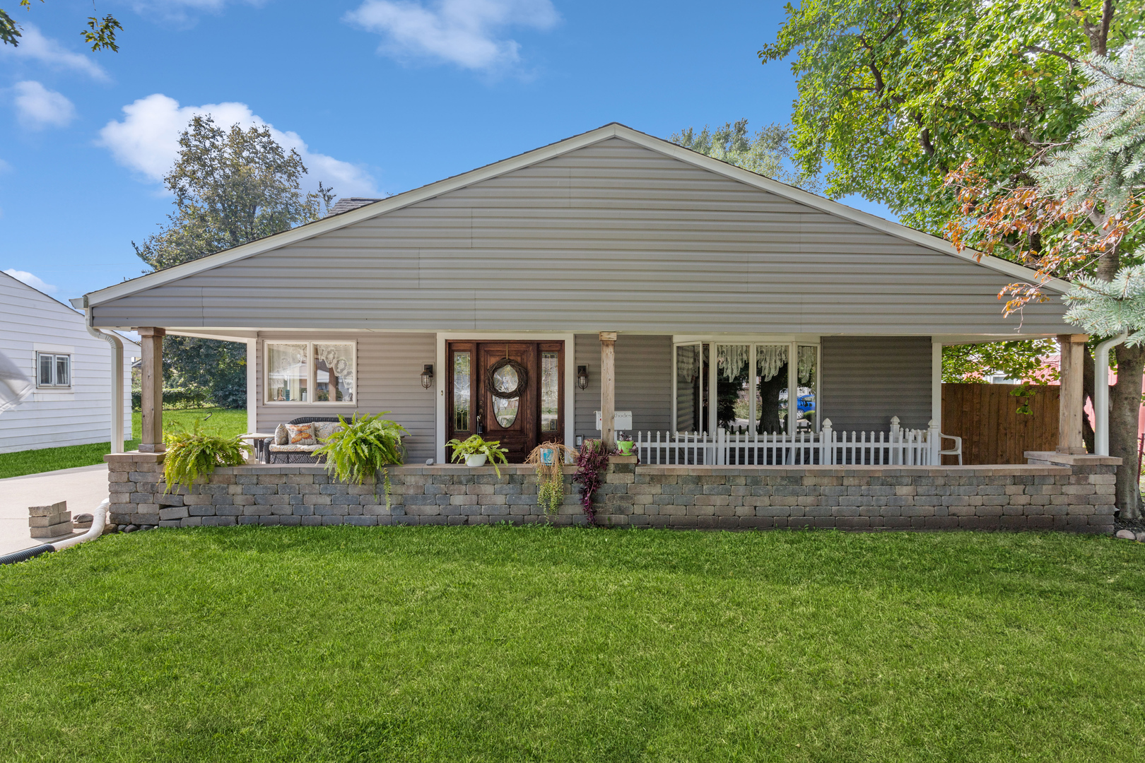 3124 Rhodes Avenue Property Photo 4