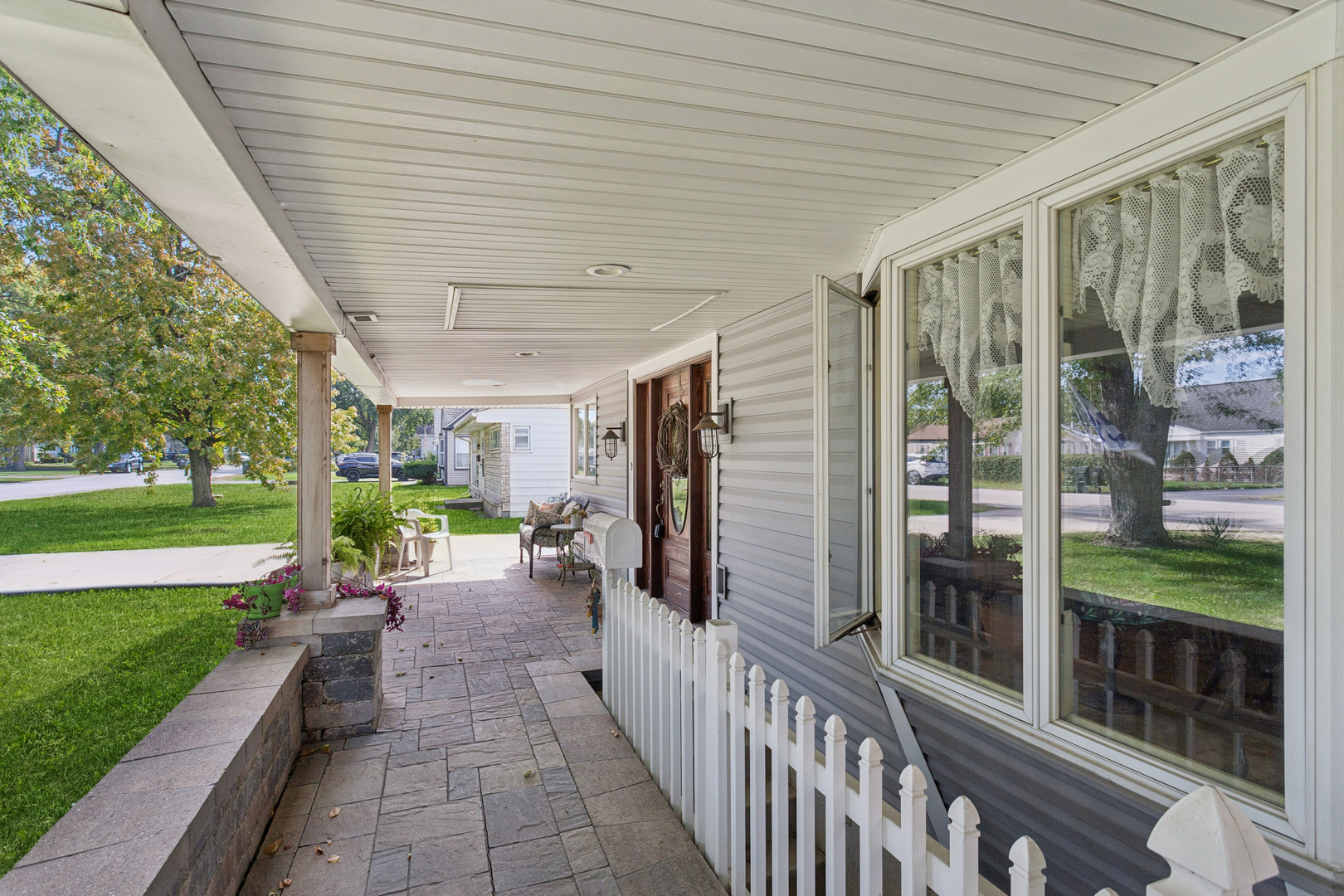 3124 Rhodes Avenue Property Photo 6