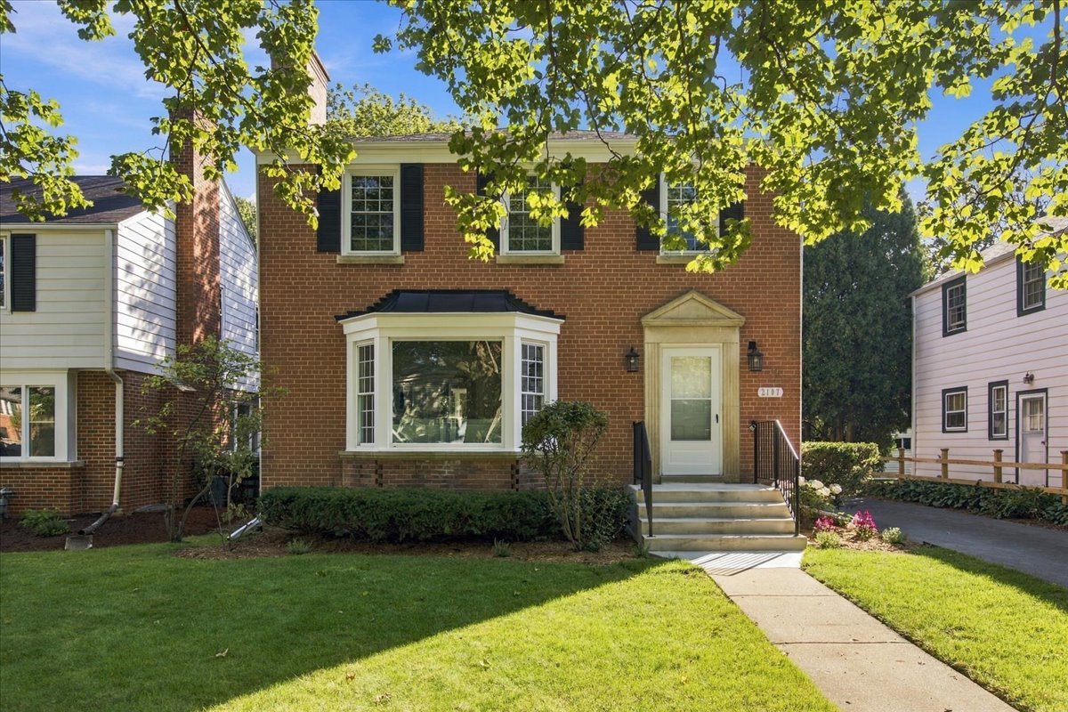 2107 Lincolnwood Drive Property Photo 1
