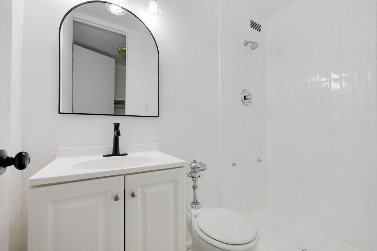1451 E 55th Street 317n Property Photo 17