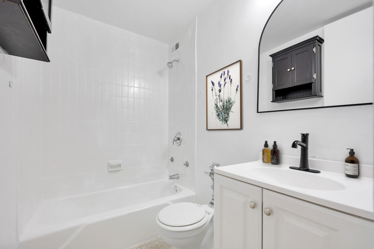 1451 E 55th Street 317n Property Photo 20