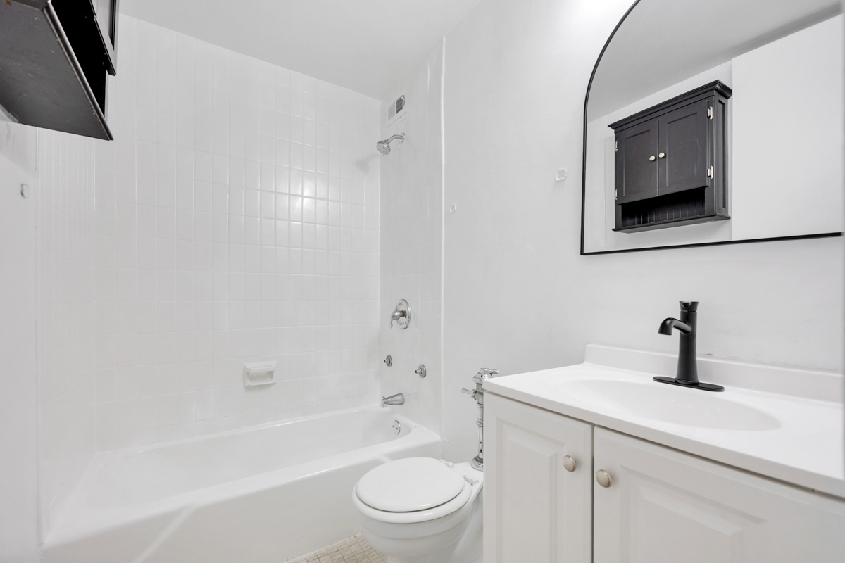 1451 E 55th Street 317n Property Photo 21
