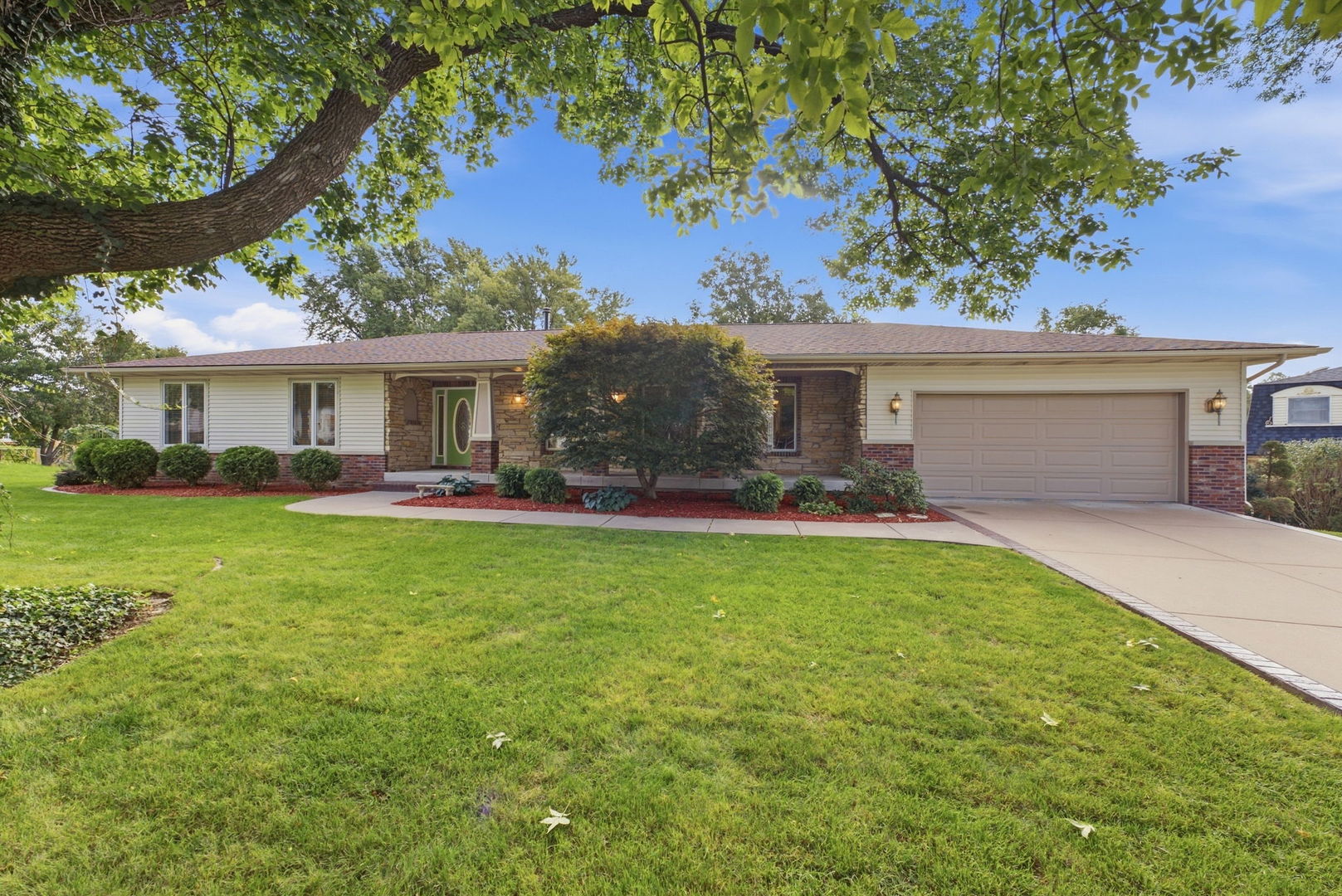 4417 Squire Court Property Photo 2