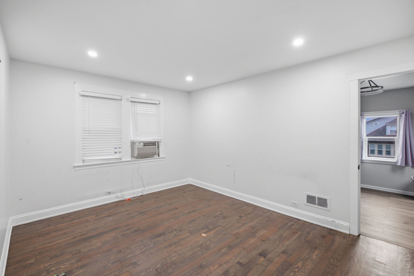 4918 W Winnemac Avenue Property Photo 22