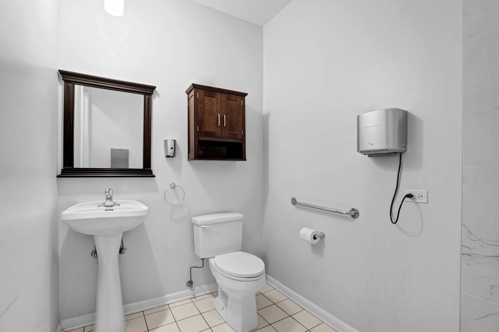 1415 W Chicago Avenue C1 Property Photo 6