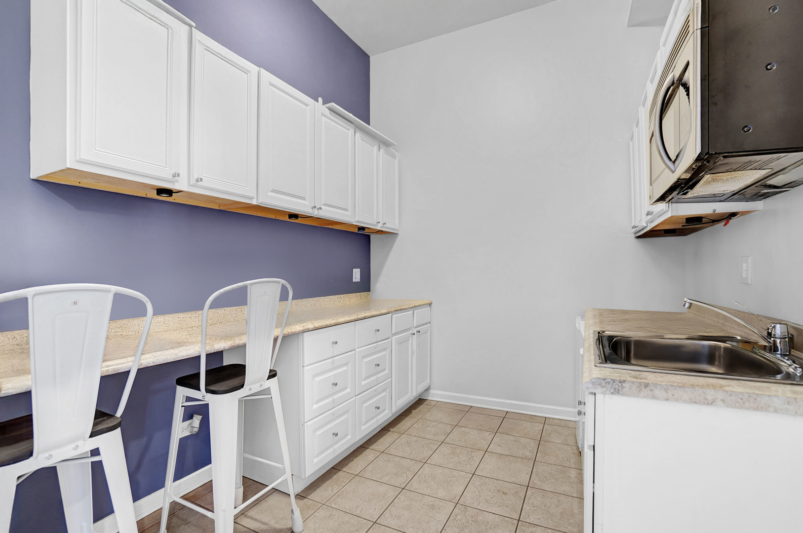 1415 W Chicago Avenue C1 Property Photo 8