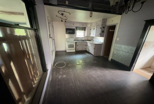 103 S Chicago Avenue Property Photo 5