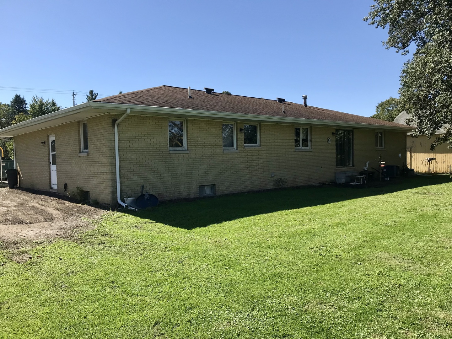 156 E Main Street Property Photo 4