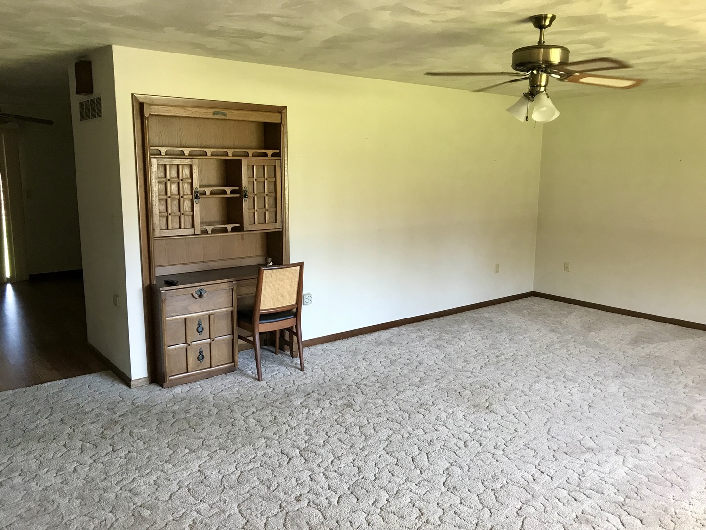 156 E Main Street Property Photo 10