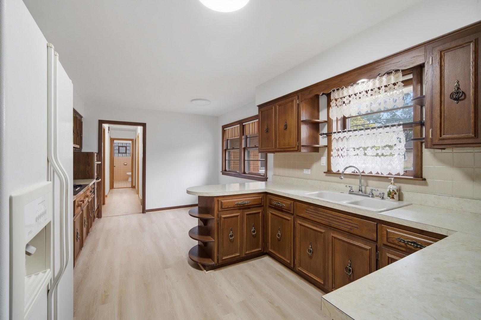 8001 W Balmoral Avenue Property Photo 7