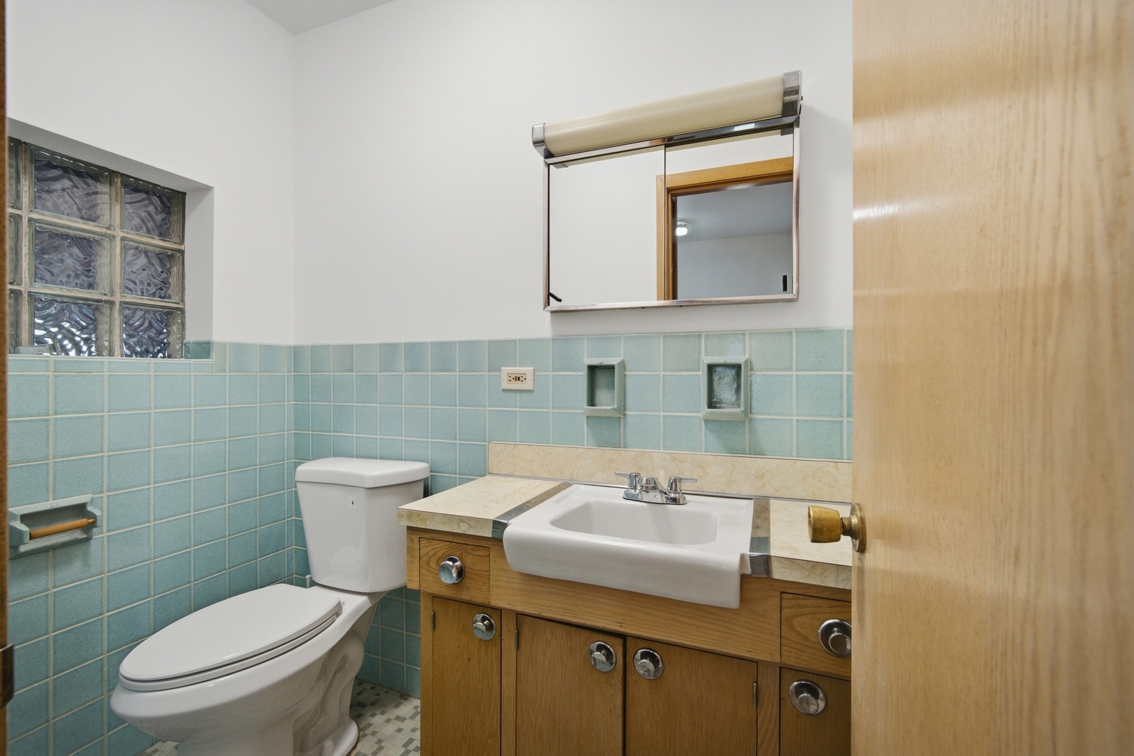 8001 W Balmoral Avenue Property Photo 14