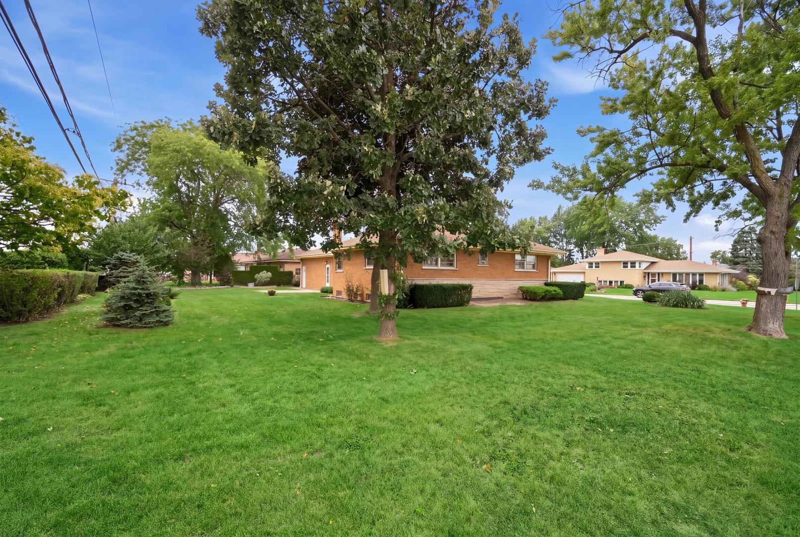 8001 W Balmoral Avenue Property Photo 18