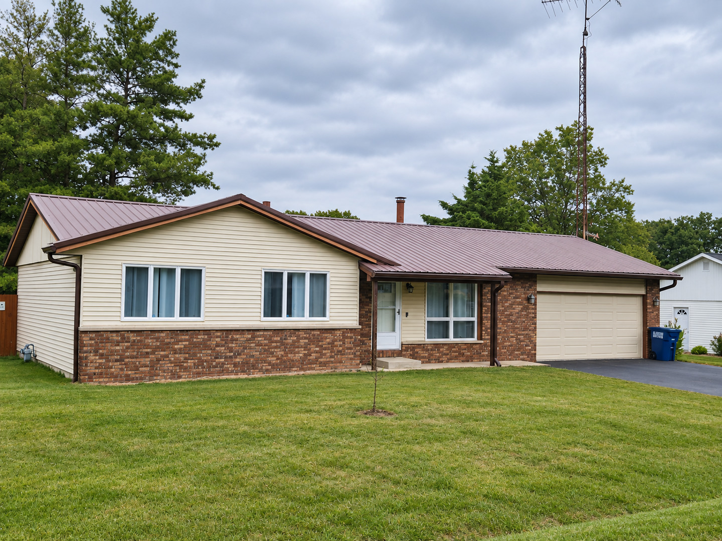 713 Palace Drive Property Photo 1