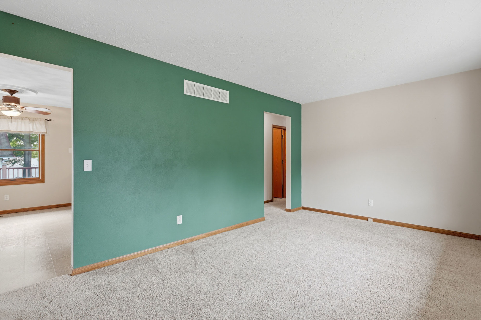 609 W Valley Drive Property Photo 5