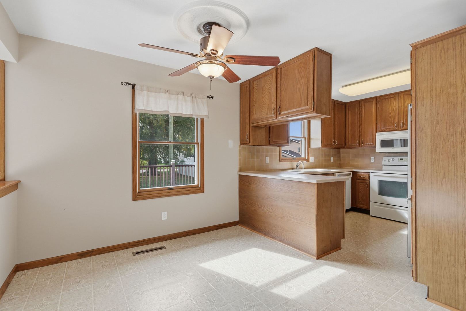 609 W Valley Drive Property Photo 10