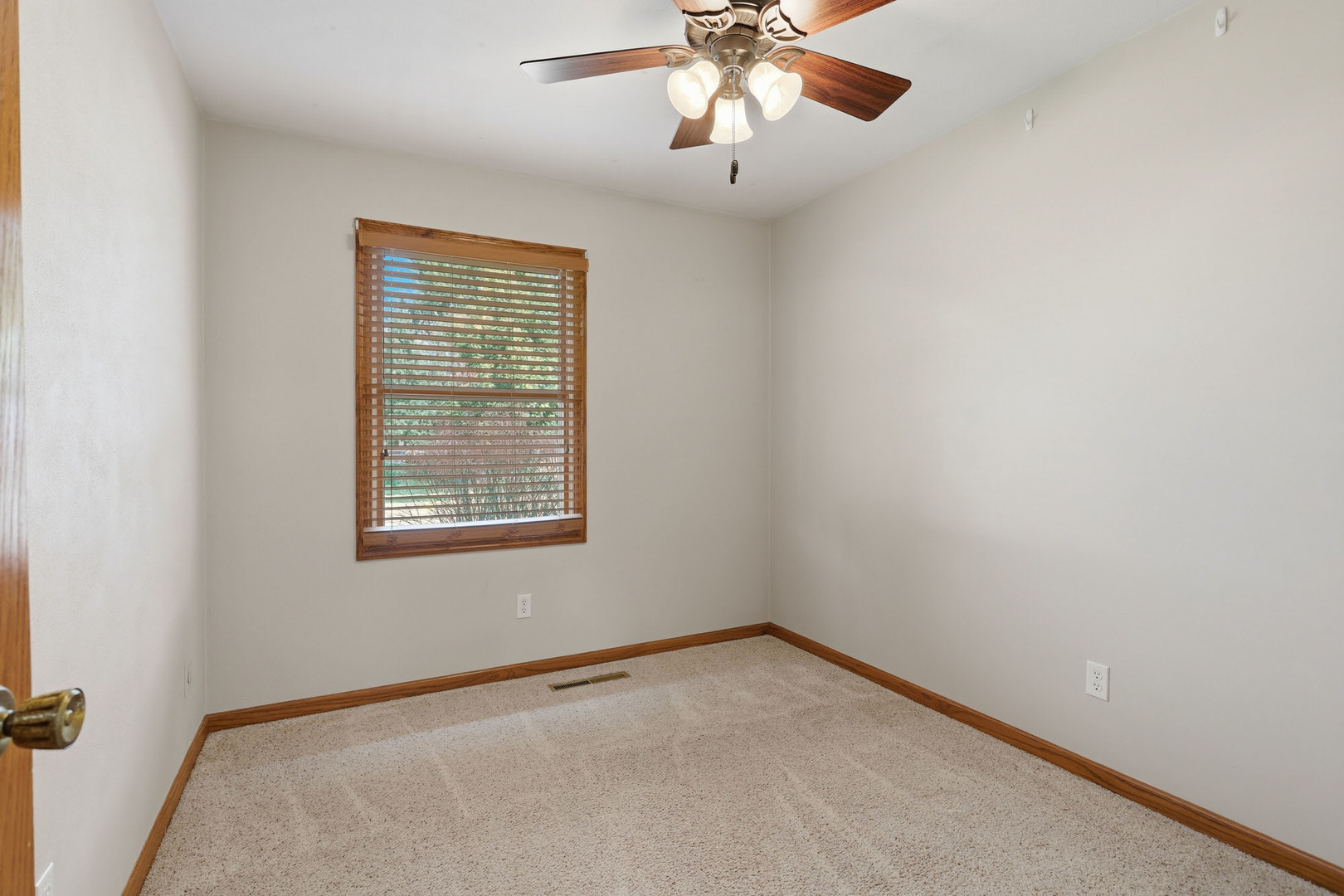 609 W Valley Drive Property Photo 21
