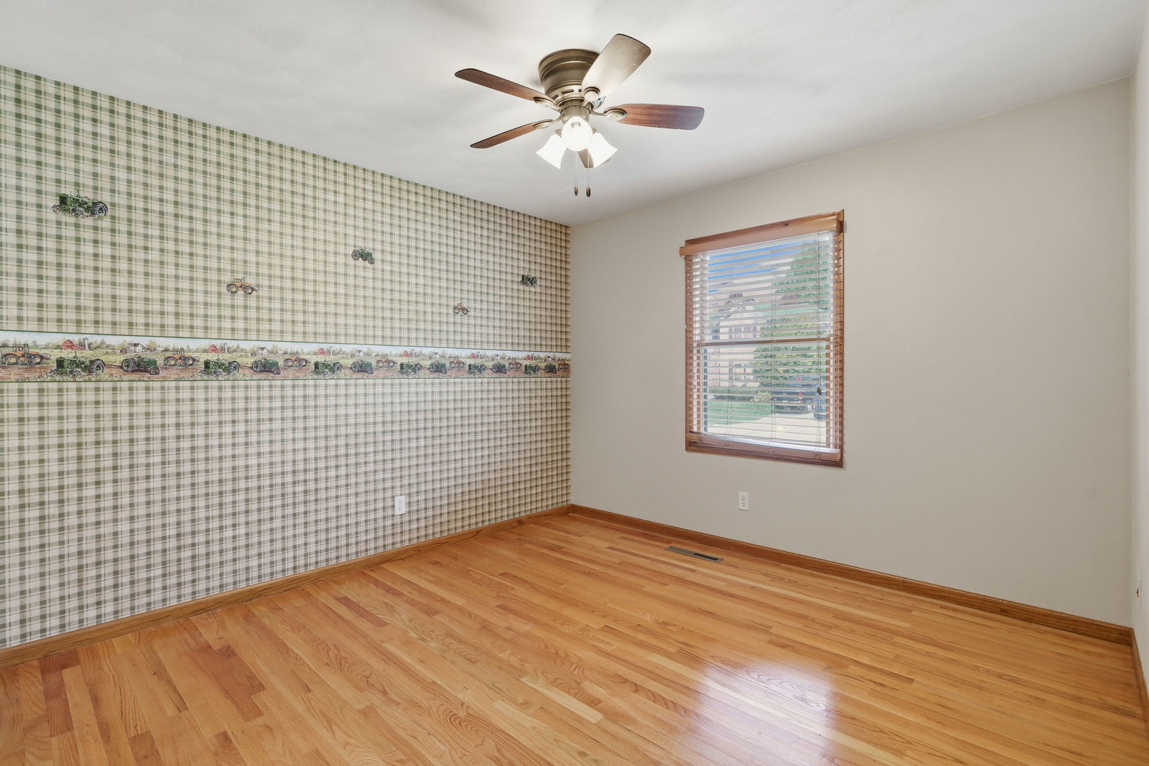 609 W Valley Drive Property Photo 22