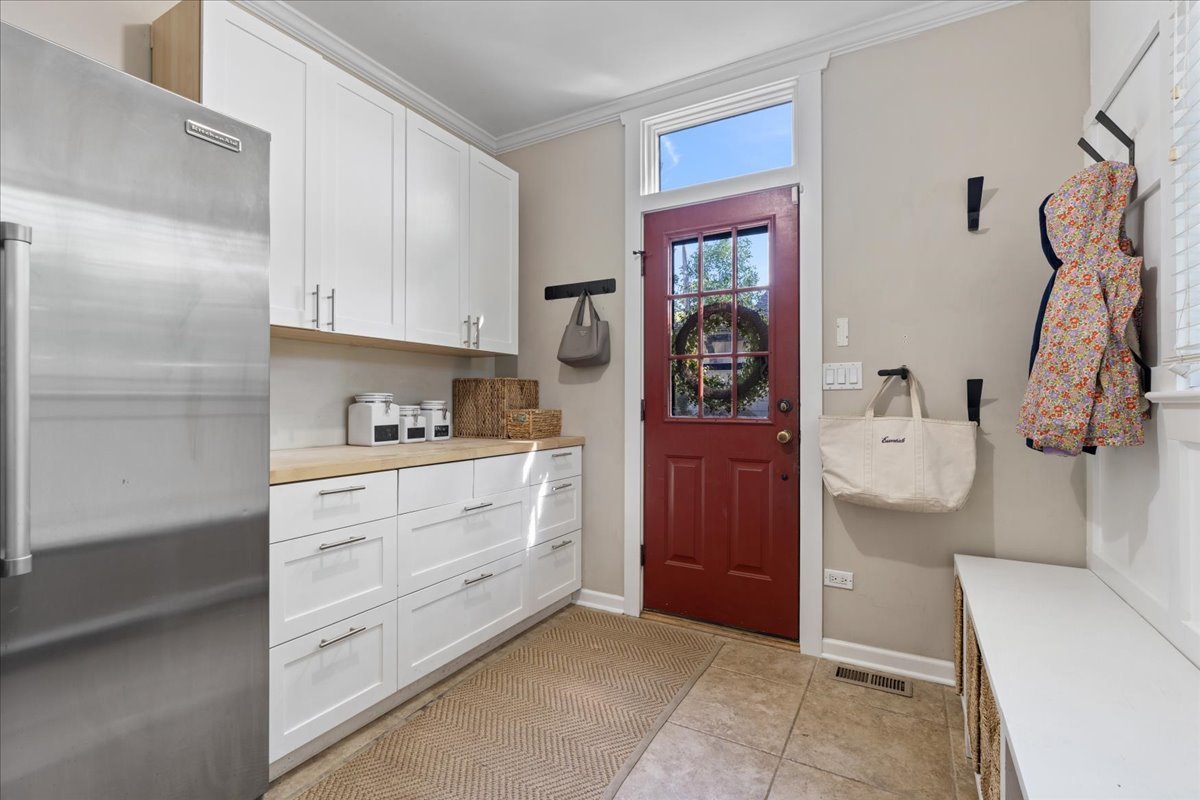 645 S Belmont Avenue Property Photo 33