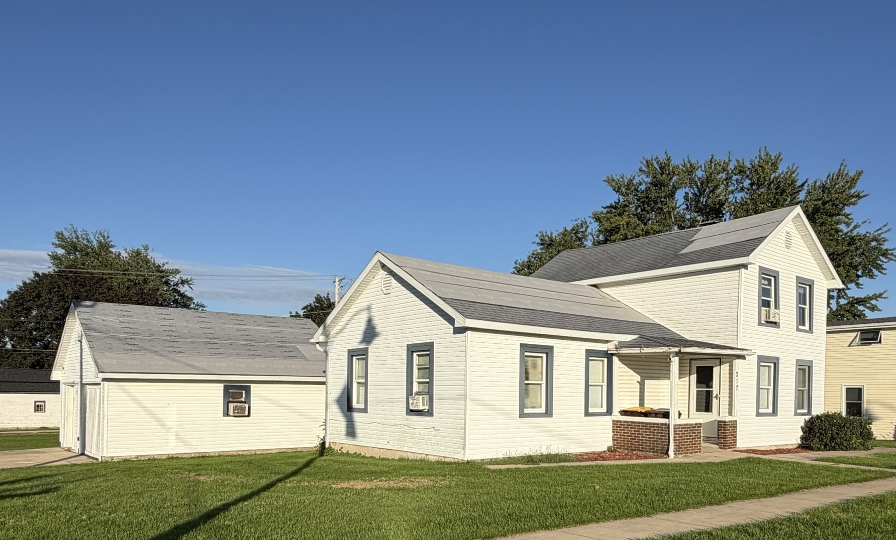 217 W Railroad Street Property Photo 1